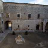 Una volta entrati nel Castello accediamo al cortile interno...
